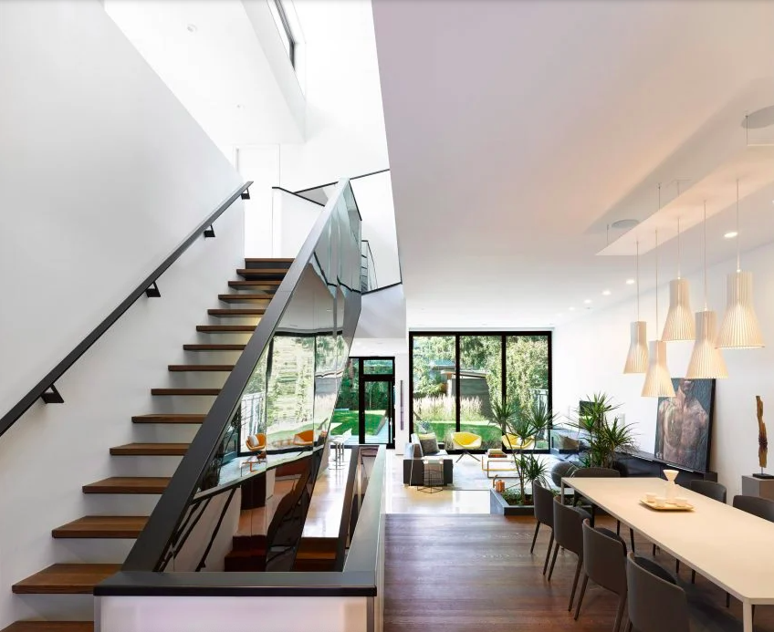 Чарівні дзеркала: хитрі прийоми для розширення житлового простору